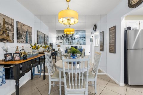 Condo in Hollywood, Florida, 1 bedroom  № 1953970 - photo 15