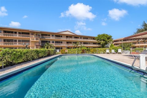 Condo in Hollywood, Florida, 1 bedroom  № 1953970 - photo 23