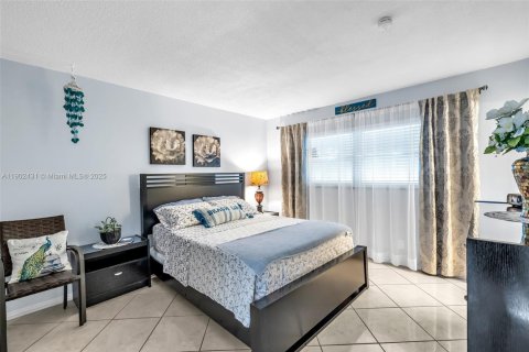 Condo in Hollywood, Florida, 1 bedroom  № 1953970 - photo 20