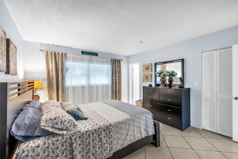 Condo in Hollywood, Florida, 1 bedroom  № 1953970 - photo 21