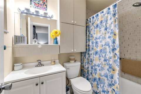 Condo in Hollywood, Florida, 1 bedroom  № 1953970 - photo 22