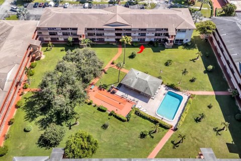 Condo in Hollywood, Florida, 1 bedroom  № 1953970 - photo 3