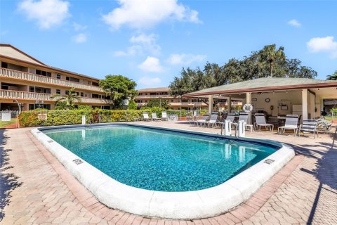 Condo in Hollywood, Florida, 1 bedroom  № 1953970 - photo 24