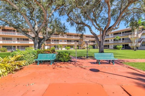 Condo in Hollywood, Florida, 1 bedroom  № 1953970 - photo 28