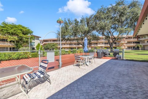 Condo in Hollywood, Florida, 1 bedroom  № 1953970 - photo 26