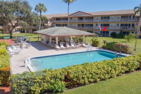 Condo in Hollywood, Florida, 1 bedroom  № 1953970 - photo 5