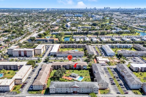Condo in Hollywood, Florida, 1 bedroom  № 1953970 - photo 4