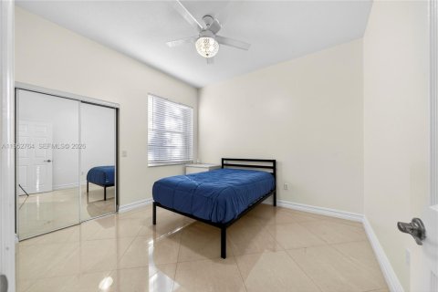 Casa en venta en Davie, Florida, 4 dormitorios, 284.1 m2 № 2008795 - foto 28