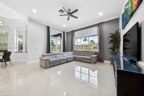 Casa en venta en Davie, Florida, 4 dormitorios, 284.1 m2 № 2008795 - foto 5