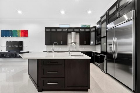 Casa en venta en Davie, Florida, 4 dormitorios, 284.1 m2 № 2008795 - foto 15