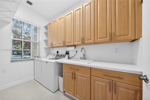 Casa en venta en Davie, Florida, 4 dormitorios, 284.1 m2 № 2008795 - foto 22