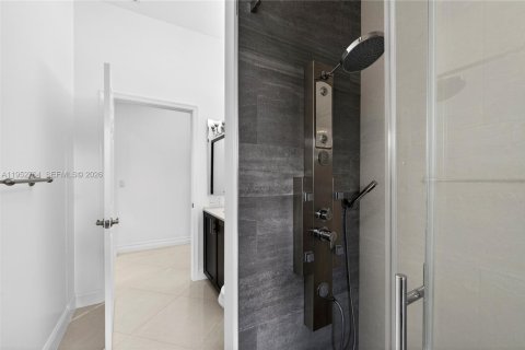 Casa en venta en Davie, Florida, 4 dormitorios, 284.1 m2 № 2008795 - foto 26