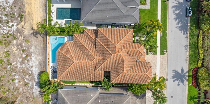 House in Juno Beach, Florida 5 bedrooms, 421.78 sq.m. № 338271
