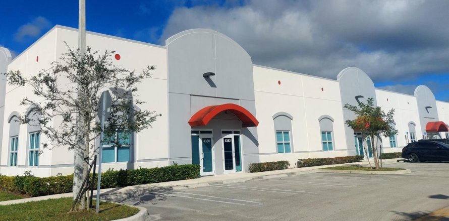 Propiedad comercial en Coral Springs, Florida № 981949