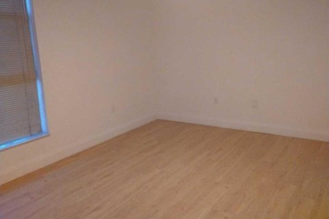 Condo in Tamarac, Florida, 2 bedrooms  № 2258154 - photo 8