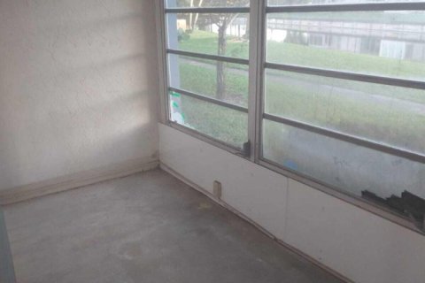 Condo in Tamarac, Florida, 2 bedrooms  № 2258154 - photo 15