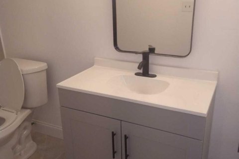 Condo in Tamarac, Florida, 2 bedrooms  № 2258154 - photo 9