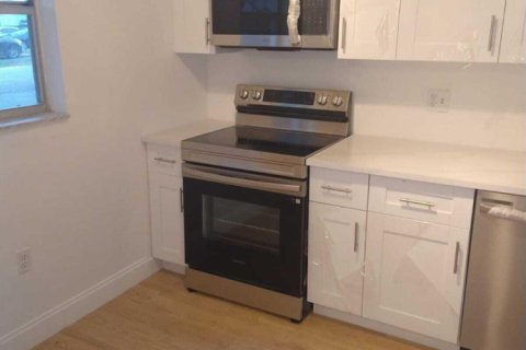 Condo in Tamarac, Florida, 2 bedrooms  № 2258154 - photo 3