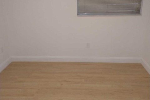 Condo in Tamarac, Florida, 2 bedrooms  № 2258154 - photo 12