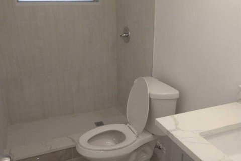 Condo in Tamarac, Florida, 2 bedrooms  № 2258154 - photo 13