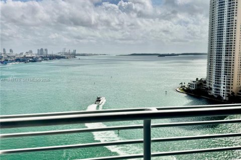 Кондоминиум с 3 спальнями в Майами, Флорида № 2055115