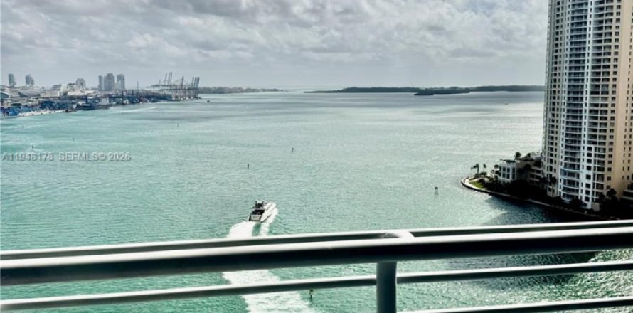 Кондоминиум с 3 спальнями в Майами, Флорида № 2055115