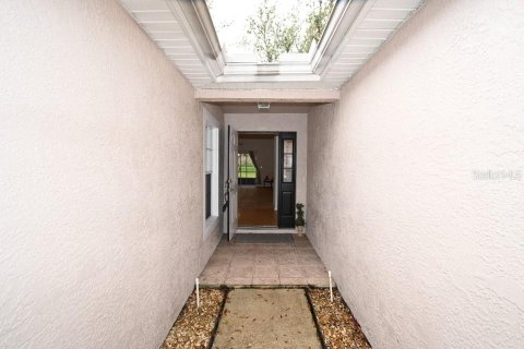 Купить таунхаус в Зеферхиллс-Норт, Флорида 8 комнат, 121.52м2, № 1549206 - фото 4