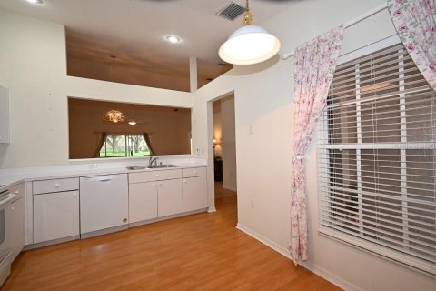 Townhouse in Zephyrhills, Florida 2 bedrooms, 121.52 sq.m. № 1549206 - photo 12