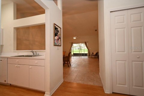 Touwnhouse à vendre à Zephyrhills, Floride: 2 chambres, 121.52 m2 № 1549206 - photo 7