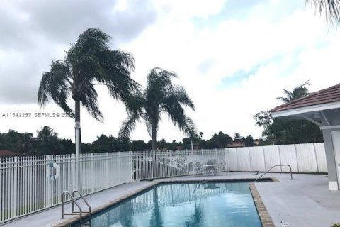 House in Pembroke Pines, Florida 4 bedrooms, 167.6 sq.m. № 2000448 - photo 16