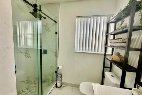 House in Pembroke Pines, Florida 4 bedrooms, 167.6 sq.m. № 2000448 - photo 10