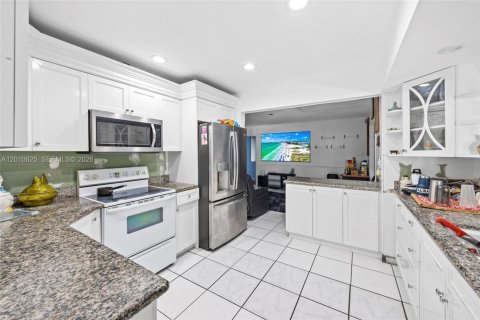 Villa ou maison à vendre à West Palm Beach, Floride: 3 chambres, 178.37 m2 № 2077785 - photo 15