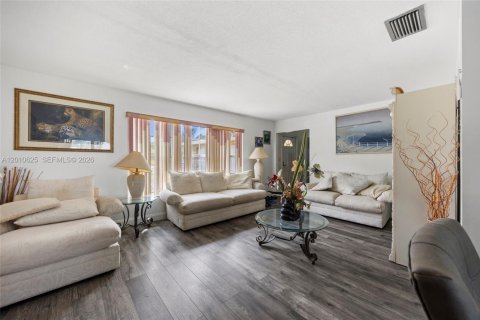 Villa ou maison à vendre à West Palm Beach, Floride: 3 chambres, 178.37 m2 № 2077785 - photo 7