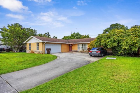 Villa ou maison à vendre à West Palm Beach, Floride: 3 chambres, 178.37 m2 № 2077785 - photo 3