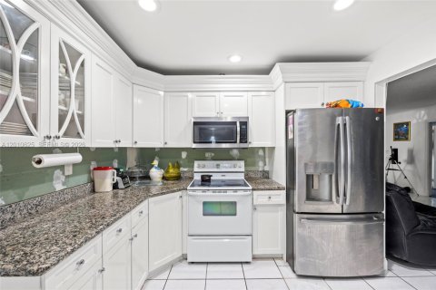 Villa ou maison à vendre à West Palm Beach, Floride: 3 chambres, 178.37 m2 № 2077785 - photo 13
