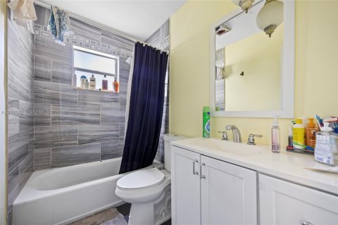 Villa ou maison à vendre à West Palm Beach, Floride: 3 chambres, 178.37 m2 № 2077785 - photo 29