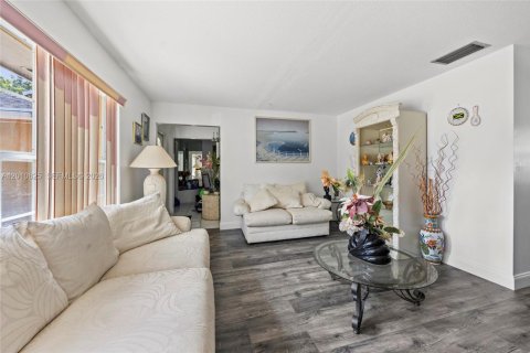Villa ou maison à vendre à West Palm Beach, Floride: 3 chambres, 178.37 m2 № 2077785 - photo 8