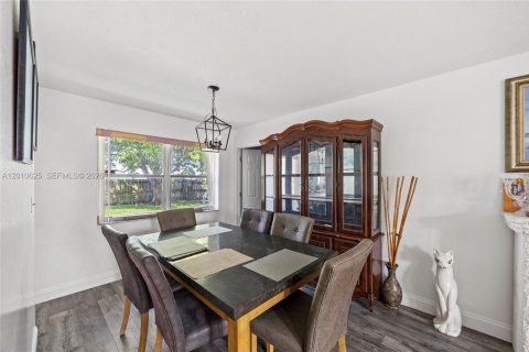 Villa ou maison à vendre à West Palm Beach, Floride: 3 chambres, 178.37 m2 № 2077785 - photo 10