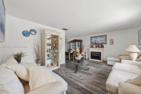 Villa ou maison à vendre à West Palm Beach, Floride: 3 chambres, 178.37 m2 № 2077785 - photo 5
