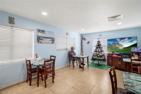 Commercial property in Saint Petersburg, Florida 406.73 sq.m. № 1312245 - photo 8
