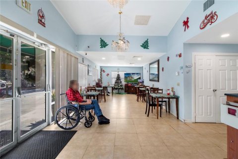 Commercial property in Saint Petersburg, Florida 406.73 sq.m. № 1312245 - photo 16