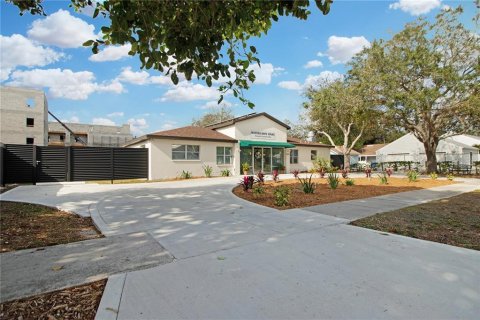 Commercial property in Saint Petersburg, Florida 406.73 sq.m. № 1312245 - photo 4