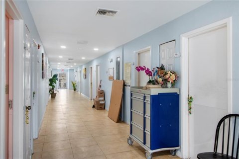 Commercial property in Saint Petersburg, Florida 406.73 sq.m. № 1312245 - photo 9