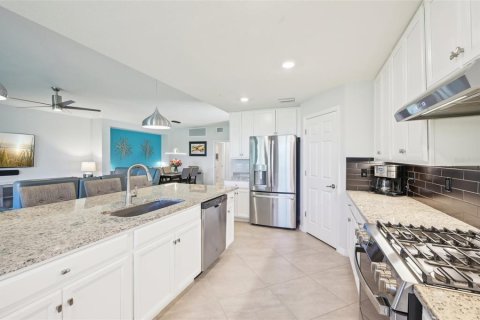 Condo in Lakewood Ranch, Florida, 3 bedrooms in LAKEWOOD NATIONAL  № 1557216 - photo 16