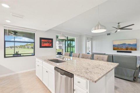 Condo in Lakewood Ranch, Florida, 3 bedrooms in LAKEWOOD NATIONAL  № 1557216 - photo 17