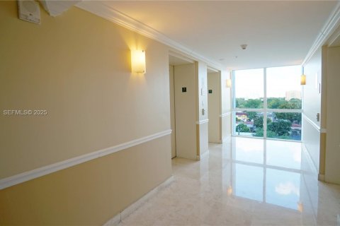 Снять в аренду квартиру в Майами, Флорида 2 спальни, 87.51м2, № 1992424 - фото 14