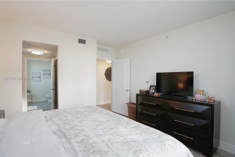 Снять в аренду квартиру в Майами, Флорида 2 спальни, 87.51м2, № 1992424 - фото 6