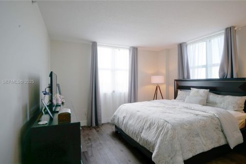 Снять в аренду квартиру в Майами, Флорида 2 спальни, 87.51м2, № 1992424 - фото 5