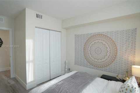 Снять в аренду квартиру в Майами, Флорида 2 спальни, 87.51м2, № 1992424 - фото 2