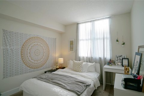 Снять в аренду квартиру в Майами, Флорида 2 спальни, 87.51м2, № 1992424 - фото 1